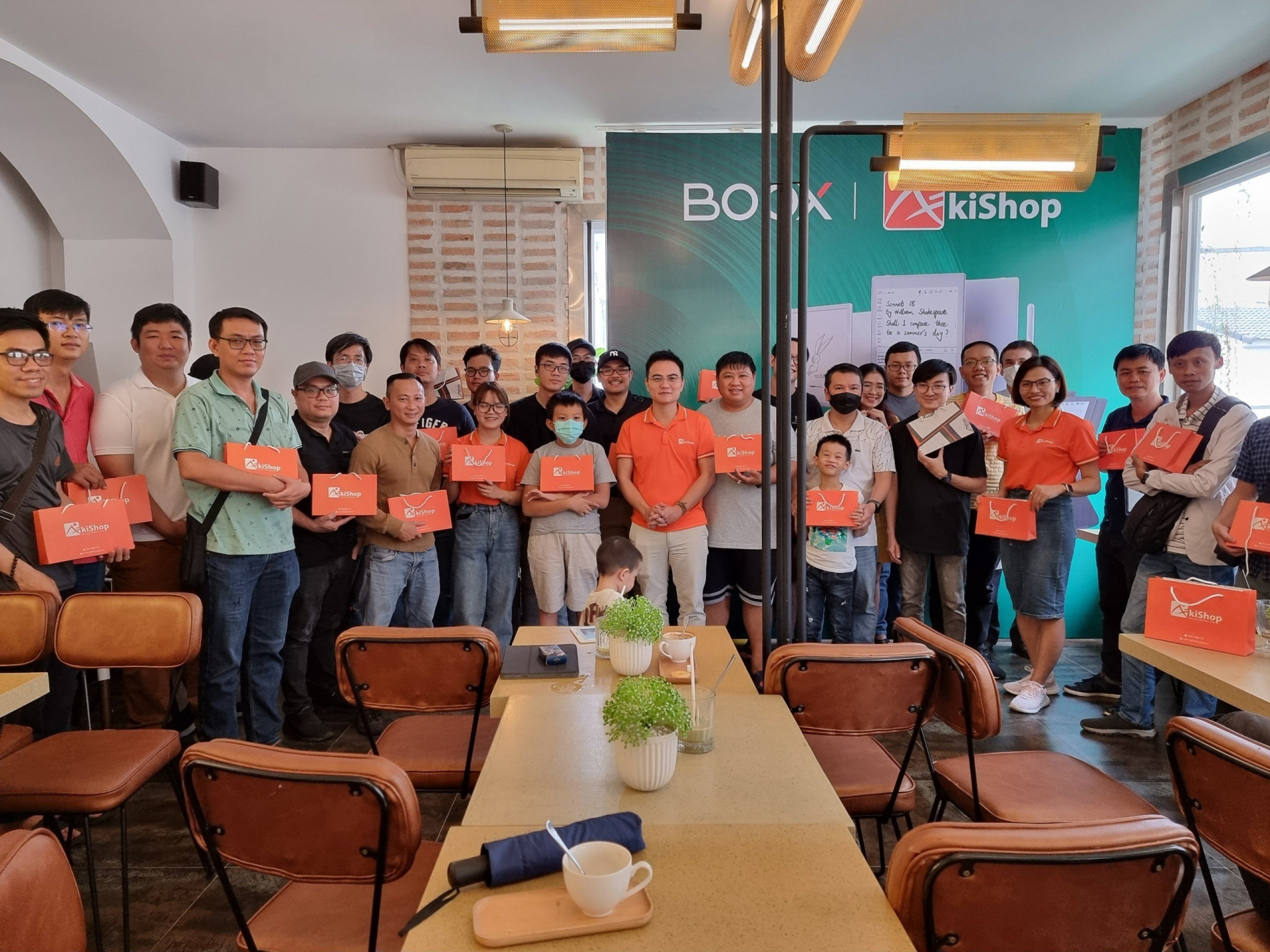 su-kien-ra-mat-va-trai-nghiem-san-pham-may-doc-sach-boox-tab-ultra-c-poke-5-tai-ho-chi-minh