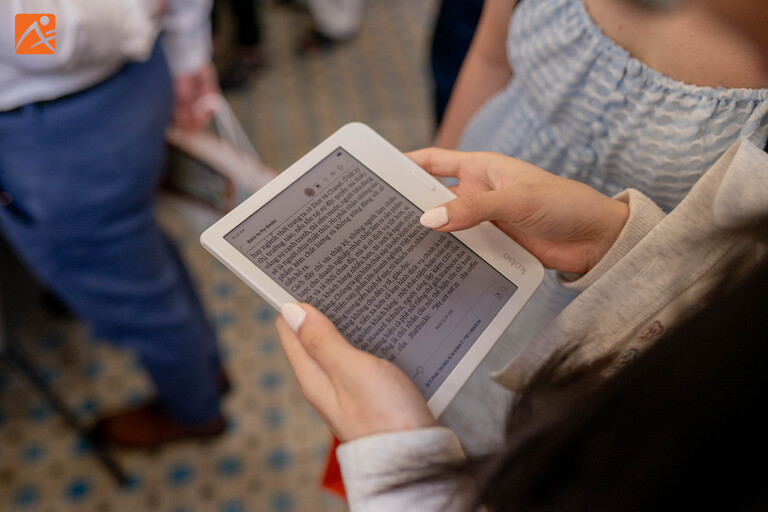 So sánh máy đọc sách Kobo và Kindle 