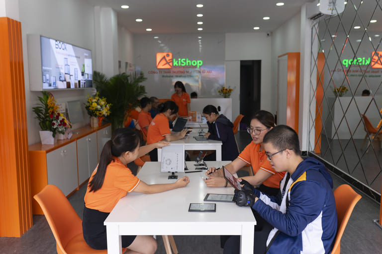 Hãy đến với Akishop để cảm nhận sự khác biệt và bắt đầu hành trình đọc sách tuyệt vời của bạn!