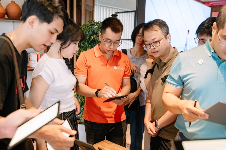 Mua máy đọc sách có phím vật lý tại Akishop