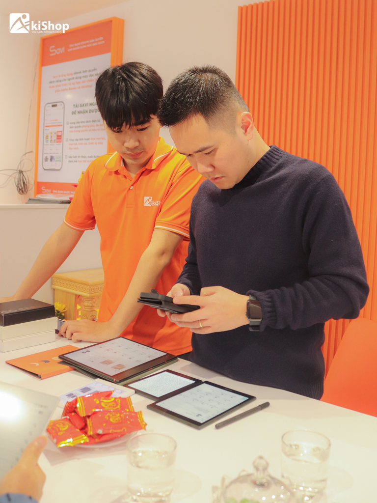 Thay pin máy đọc sách Kindle tại Akishop