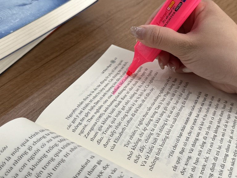Ghi chú, highlight trên sách giấy