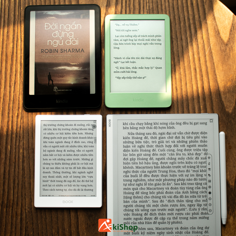 So sánh máy đọc sách có đèn nền và không có đèn nền 