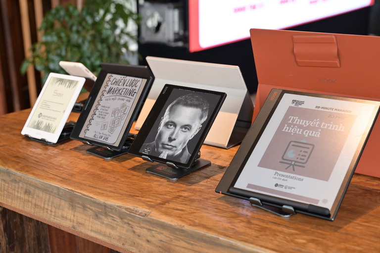 Màn hình E-ink không gây hại mắt của máy đọc sách 