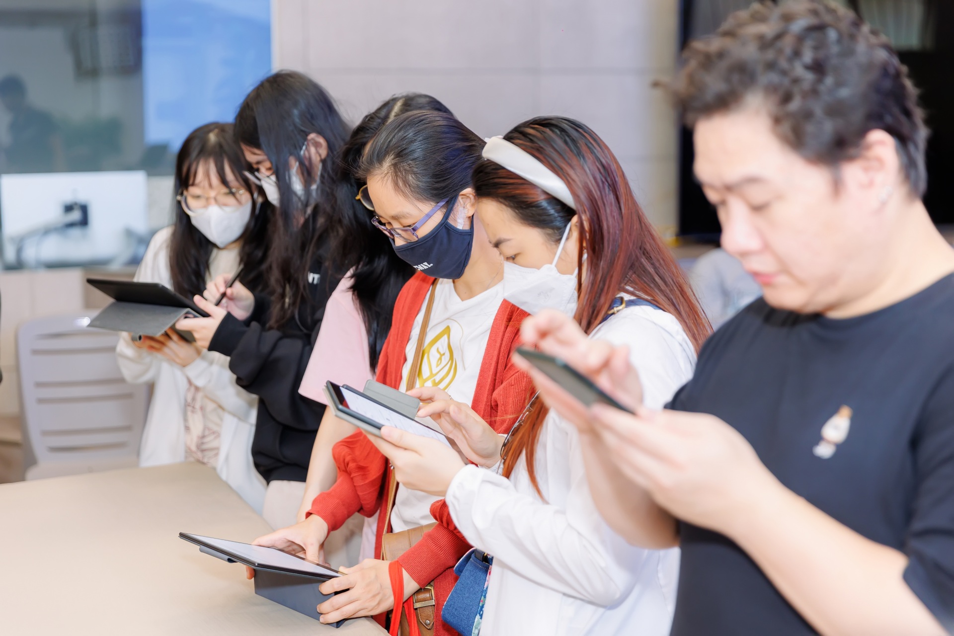 may-dóc-sach-akishop