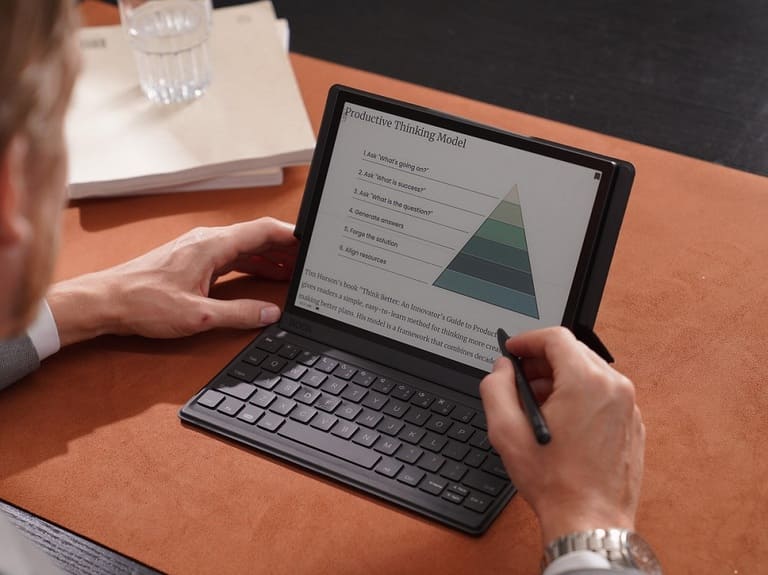 Máy Boox mới chạy Android có CH Play, hỗ trợ bàn phím, chuột Bluetooth.